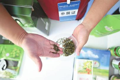 法檢干警組團帶貨，助力扶貧農副產品銷售